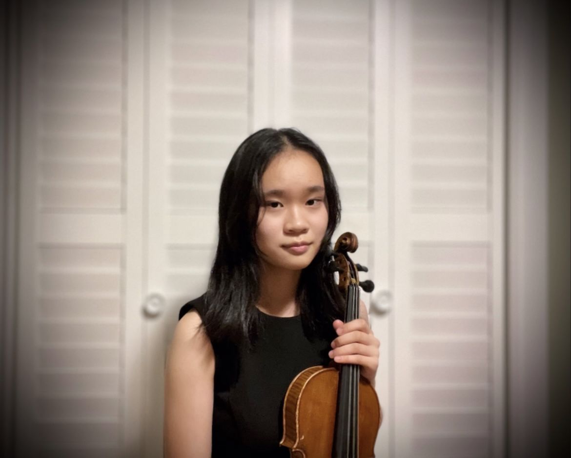 Elana Lin posing with instrument