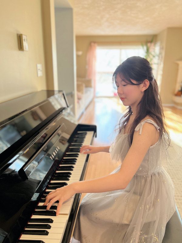 Vivian Ye performing on the piano