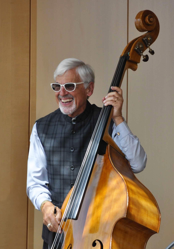 Gary Karr playing doublebass wearing sunglasses