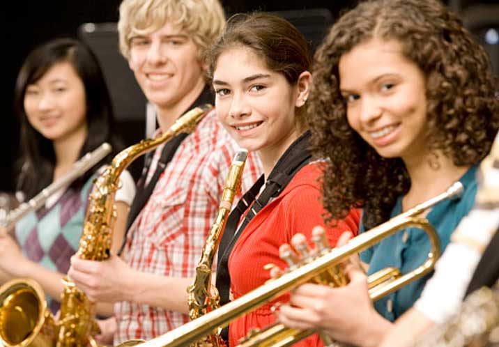 Winds and brass students with trumpet and saxophones 716x498px