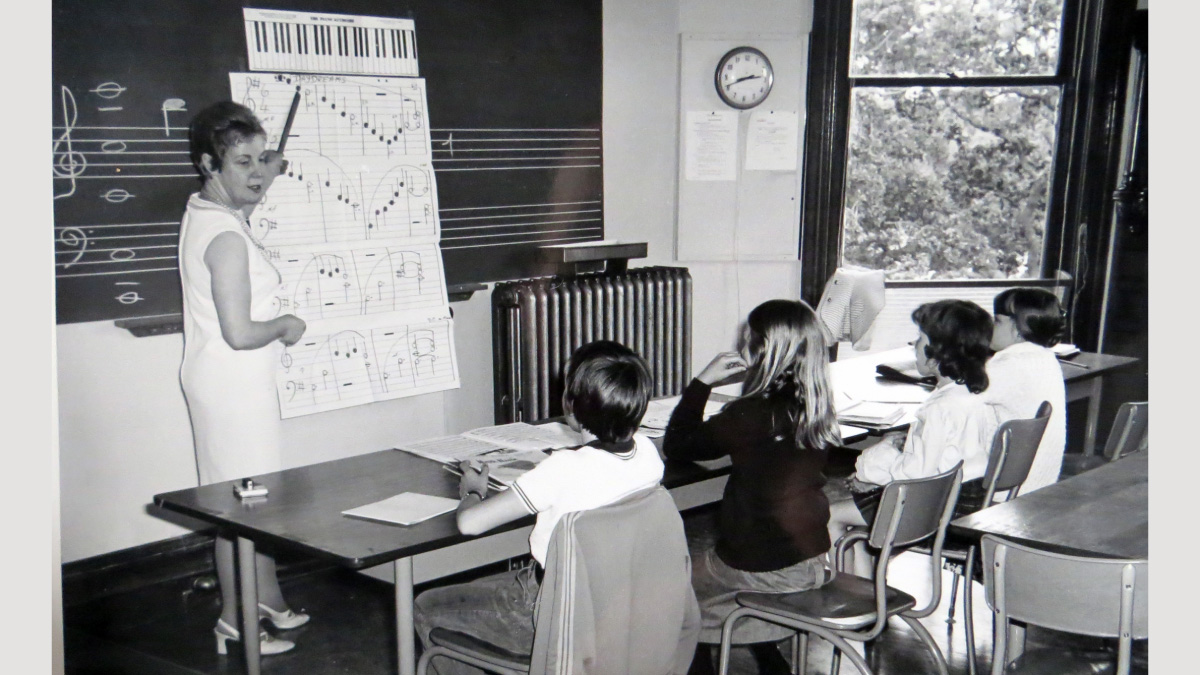 Ann Brayshaw, early childhood educator and 4 kids at the Victoria Conservatory of Music