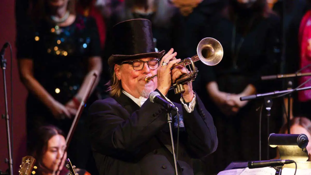 Daniel Lapp's Home for Christmas Concert - Victoria Conservatory